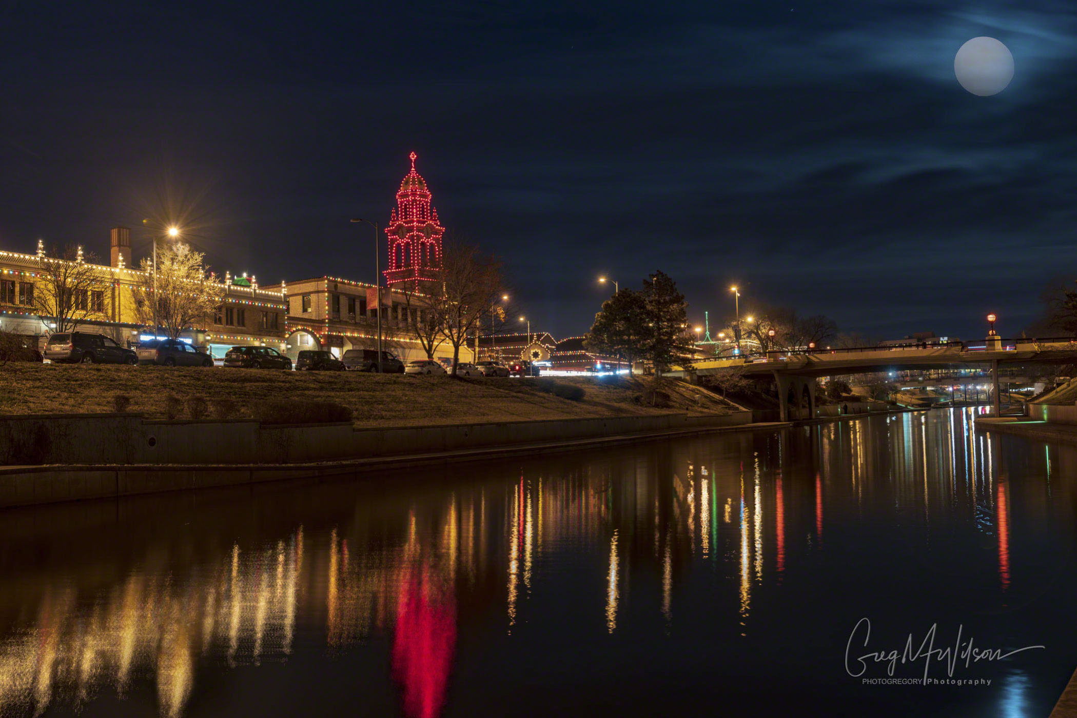 Moonrise Over The Plaza